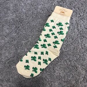 NWT For Bare Feet shamrock designed socks